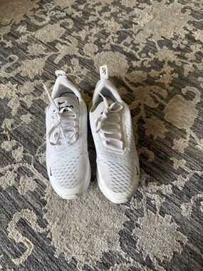 Nike air max 270 Running Sneakers with Yellow Heel Detail